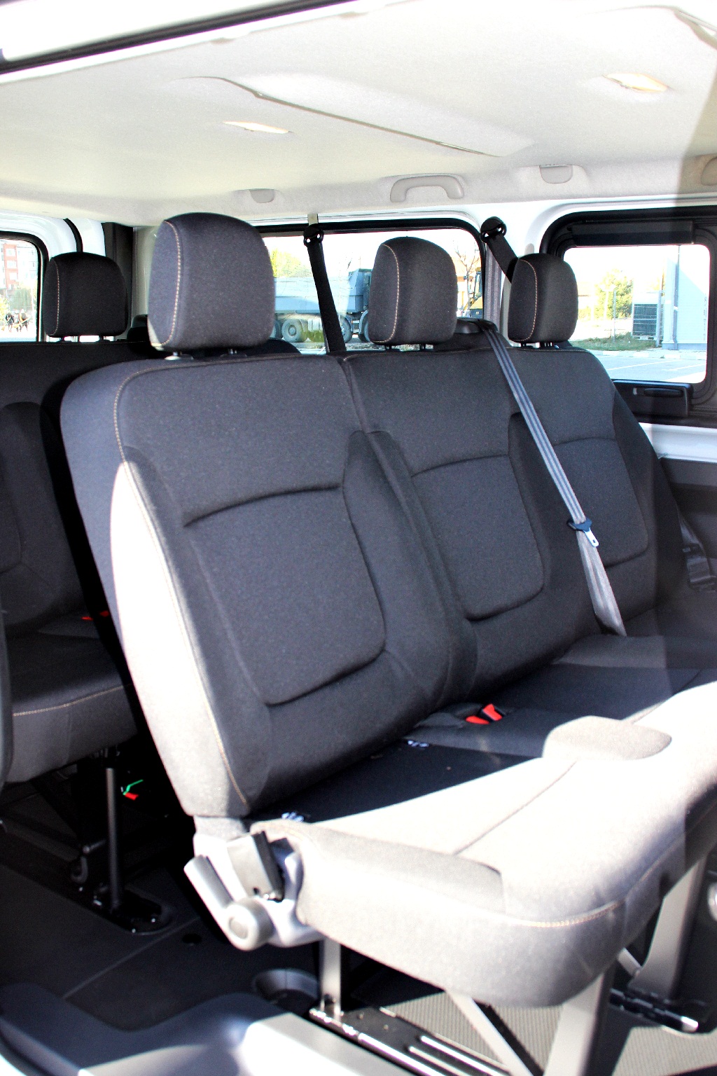 Renault Traffic 2017– manual minivan 8+1-5
